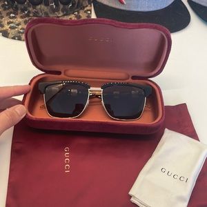 GUCCI Unisex Sunglasses. Like New. Barely worn.